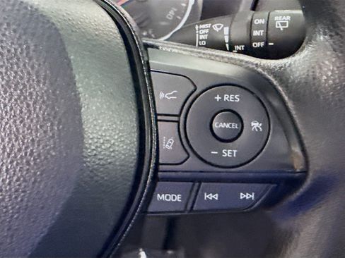 Used 2021 Toyota RAV4 XLE w/ Convenience Package FWD image 15