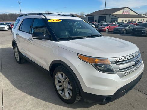 Used 2014 Ford Explorer XLT w/ Equipment Group 202A image 3