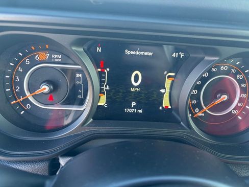 Used 2025 Jeep Wrangler Unlimited Rubicon w/ Convenience Group AWD/4WD image 12