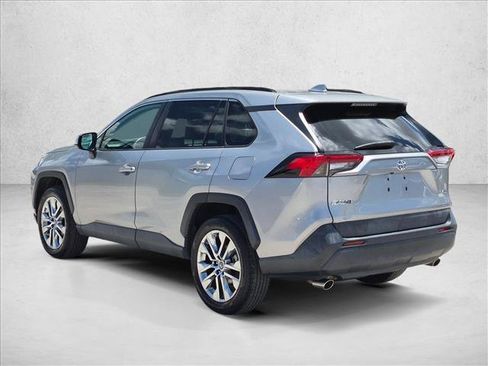 Used 2020 Toyota RAV4 XLE Premium FWD image 8