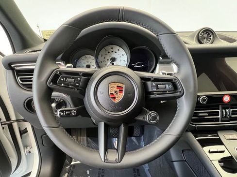 Certified 2025 Porsche Macan Turbo image 7