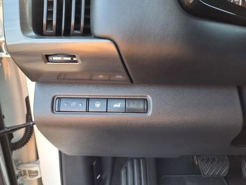 Used 2022 Nissan Pathfinder SL image 15