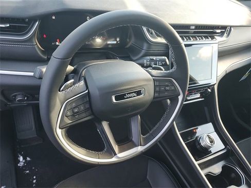 New 2025 Jeep Grand Cherokee L Altitude image 20