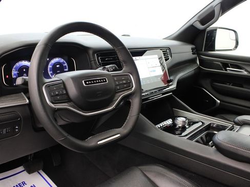 Used 2024 Jeep Wagoneer L Series II image 16