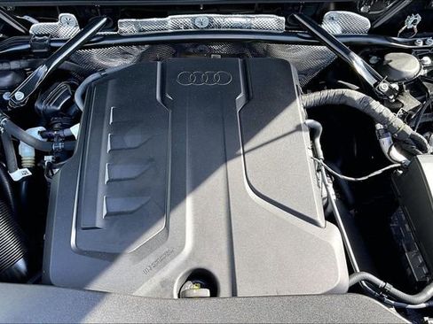 Used 2025 Audi Q5 Premium w/ Convenience Package image 31