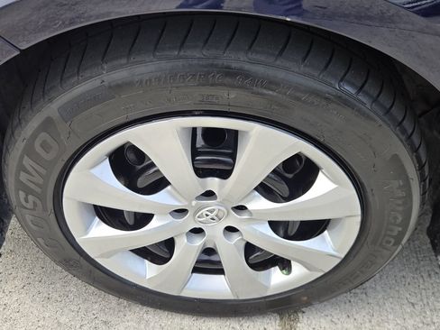 Used 2025 Toyota Corolla LE FWD image 10