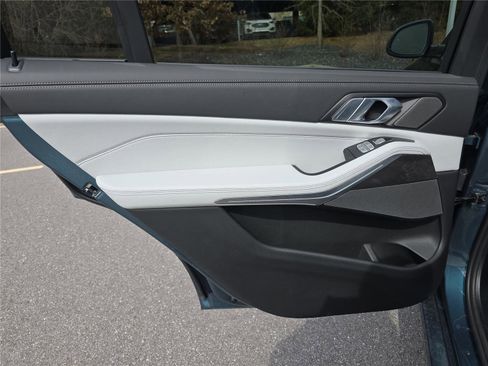 Used 2026 BMW X7 xDrive40i image 14