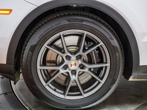 Used 2025 Porsche Cayenne S image 10