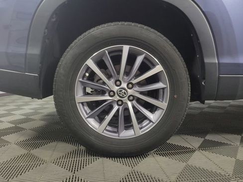 Used 2019 Toyota Highlander XLE image 11