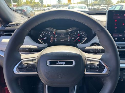Used 2025 Jeep Compass Limited AWD/4WD image 29
