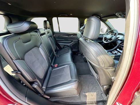 Used 2024 Jeep Grand Cherokee Altitude image 26