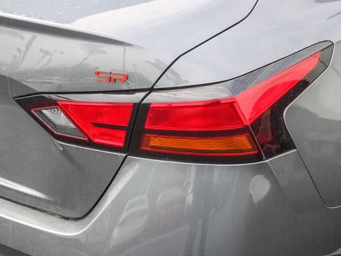 Used 2025 Nissan Altima 2.5 SR image 15