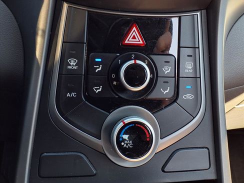 Used 2015 Hyundai Elantra SE image 14