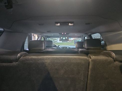 Used 2019 Chevrolet Suburban LT image 22