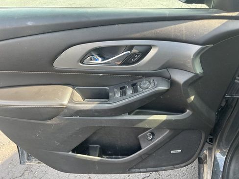 Used 2021 Chevrolet Traverse LT w/ LT Premium Package image 12