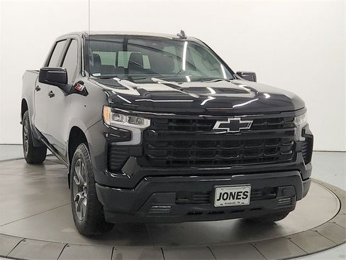 Used 2024 Chevrolet Silverado 1500 RST image 2