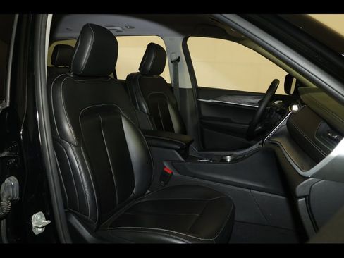 Used 2023 Jeep Grand Cherokee Limited w/ Black Appearance Package image 29