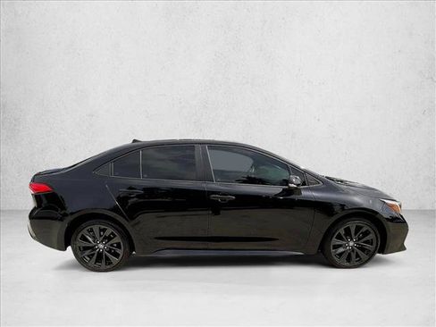 Used 2023 Toyota Corolla SE FWD image 5