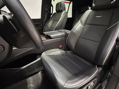 Used 2023 Cadillac Escalade Premium Luxury AWD/4WD image 13