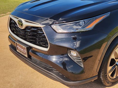 Used 2023 Toyota Highlander XLE FWD image 10