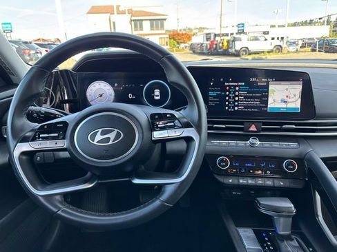 Used 2025 Hyundai Elantra SEL FWD image 16