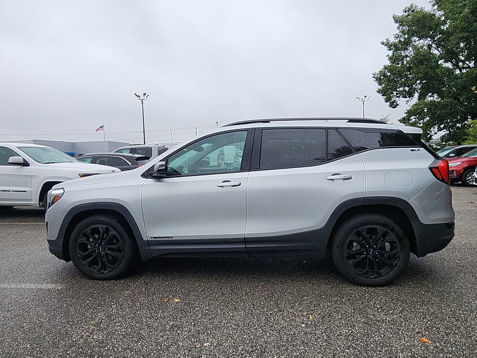 Used 2020 GMC Terrain SLT w/ Preferred Package FWD image 2