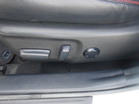 Used 2017 Toyota Camry SE image 18