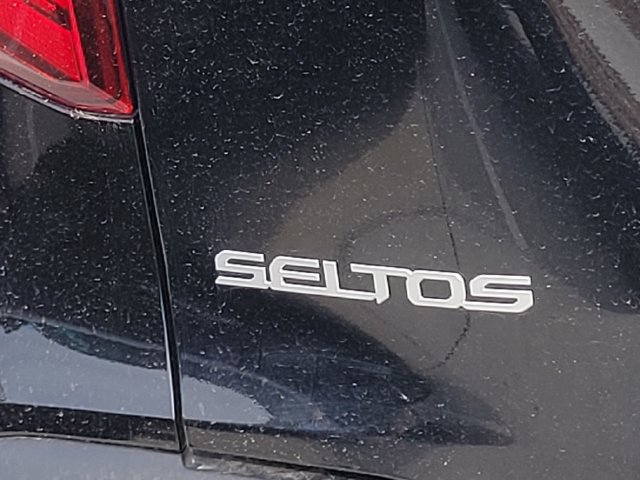 Certified 2025 Kia Seltos EX FWD image 16