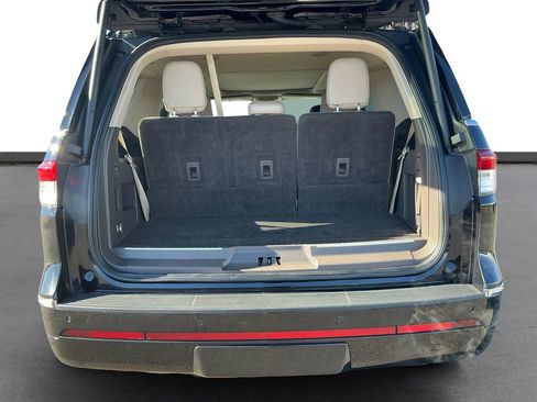 Used 2022 Lincoln Navigator Reserve image 24