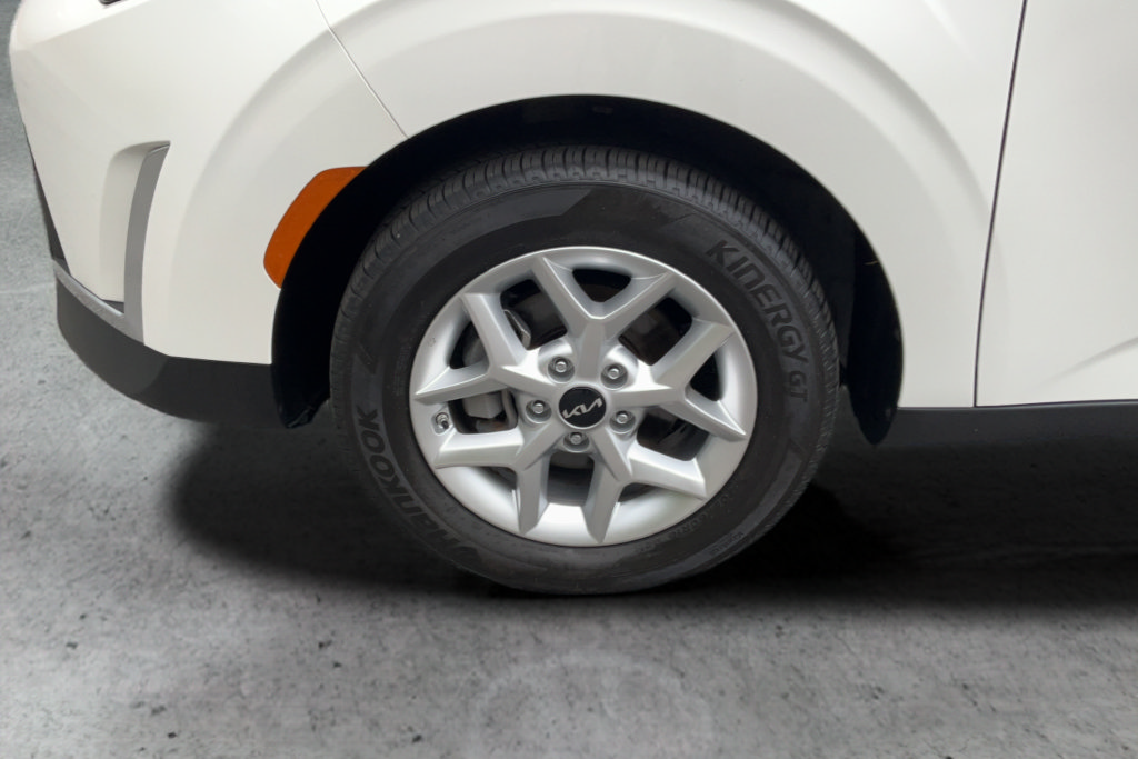 Used 2025 Kia Soul LX FWD image 25