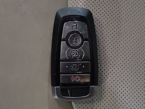 Used 2019 Ford Explorer Platinum image 32