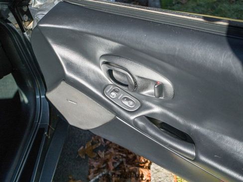 Used 2003 Chevrolet Corvette Convertible w/ Preferred Equipment Group1 image 36