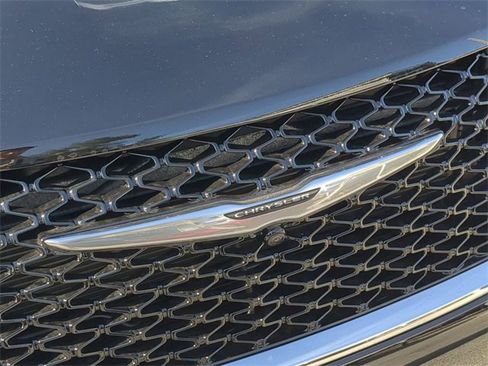 New 2026 Chrysler Pacifica Limited w/ Uconnect Theater Family Group image 13