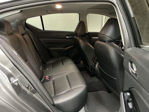 Used 2024 Nissan Altima 2.0 SR FWD image 27