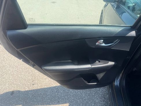 Used 2020 Kia Forte LXS FWD image 16