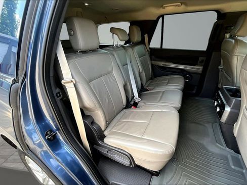 Used 2019 Ford Expedition XLT w/ Equipment Group 202A RWD image 24