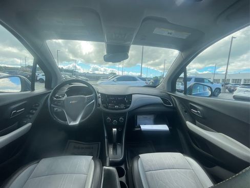 Used 2020 Chevrolet Trax LT w/ Sun & Sound Package AWD/4WD image 25