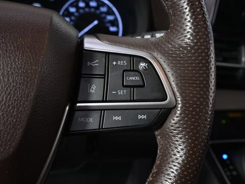 Used 2023 Toyota Sienna Platinum AWD/4WD image 35