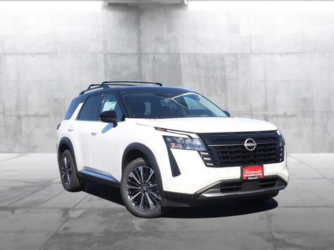 New 2026 Nissan Pathfinder Platinum image 2