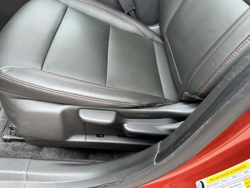 Used 2024 Chevrolet Trax RS w/ Sunroof Package image 17