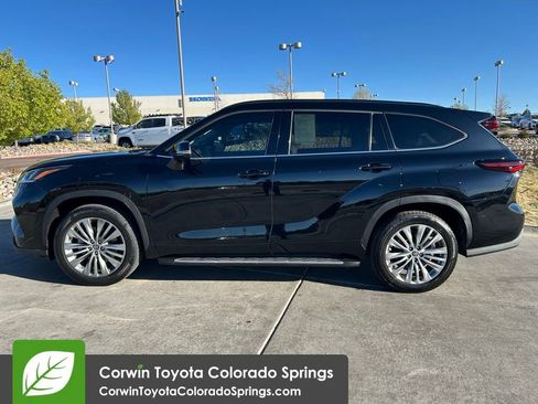 Used 2024 Toyota Highlander Platinum FWD image 4