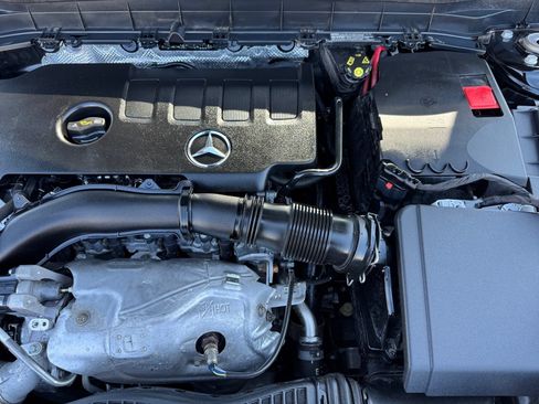 Used 2022 Mercedes-Benz GLB 250 w/ Premium Package Lite image 22
