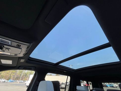 Used 2025 Chevrolet Suburban Premier image 26