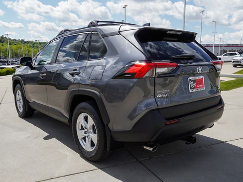 Used 2021 Toyota RAV4 XLE w/ Carpet Mat Package (TMS) AWD/4WD image 6