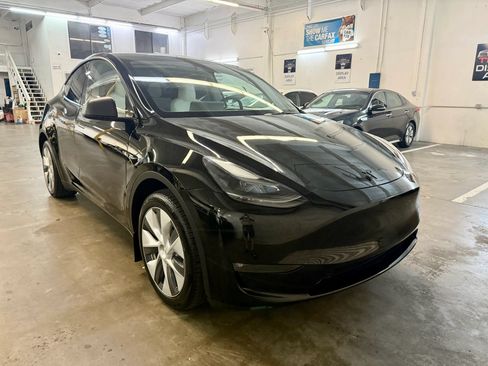 Used 2023 Tesla Model Y Long Range AWD/4WD image 3