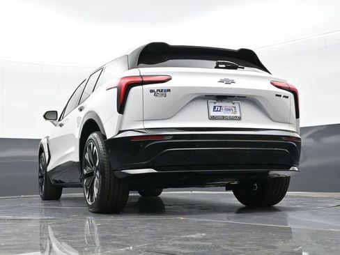 New 2025 Chevrolet Blazer EV RS w/ Super Cruise Package image 43