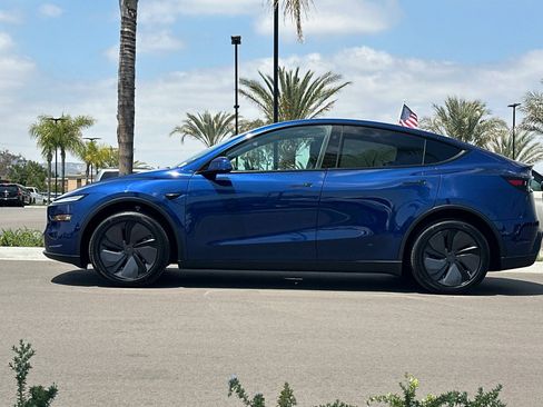 Used 2026 Tesla Model Y Long Range RWD image 7