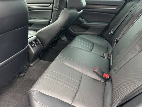 Used 2018 Honda Accord Touring image 12