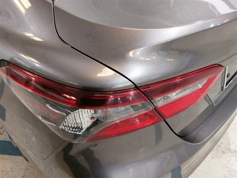 Used 2022 Toyota Camry LE image 32