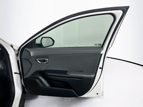 Used 2025 Kia K4 FWD image 32